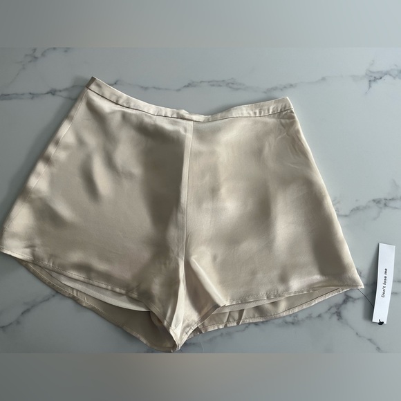 *NWT* REFORMATION Chloe Silk Short, Almond, Size4 - Picture 4 of 10